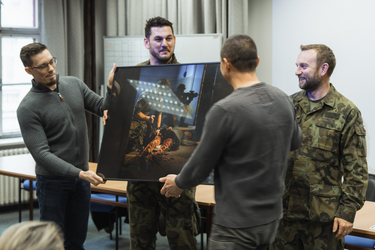 Dražba obrazu "Doktora!" pro Vojenský fond solidarity